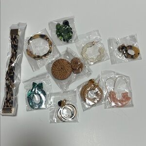 Stylish Women's Jewelry Set - Multicolor 9 earrings 1 bracelet